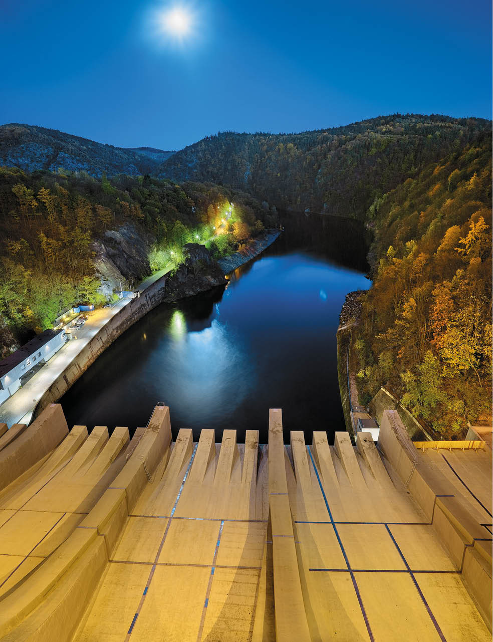 Kniha “VLTAVA - Libor Svacek" - vydani 1., rok 2011 Photographer: Libor Svacek; box@fotosvacek.cz; Mobile: +420 602428001; 