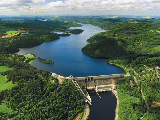 Kniha “VLTAVA - Libor Svacek" - vydani 1., rok 2011 Photographer: Libor Svacek; box@fotosvacek.cz; Mobile: +420 602428001; 