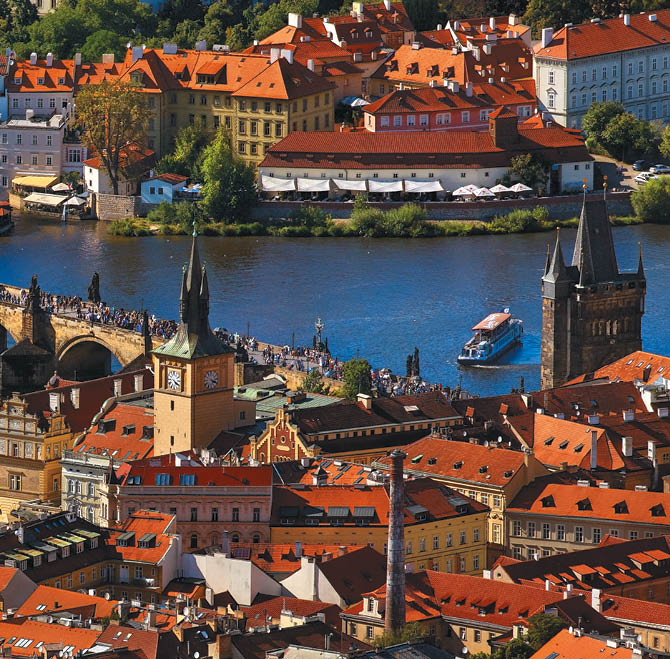 Kniha “PRAHA LETECKA - Libor Sv ek" - vyd n  1., rok 2013 Photographer: Libor Svacek; box@fotosvacek.cz; Mobile: +420 602428001; 