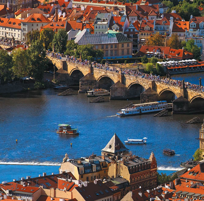 Kniha “PRAHA LETECKA - Libor Sv ek" - vyd n  1., rok 2013 Photographer: Libor Svacek; box@fotosvacek.cz; Mobile: +420 602428001; 