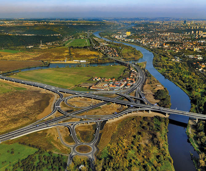 Kniha “VLTAVA - Libor Svacek" - vydani 1., rok 2011 Photographer: Libor Svacek; box@fotosvacek.cz; Mobile: +420 602428001; 